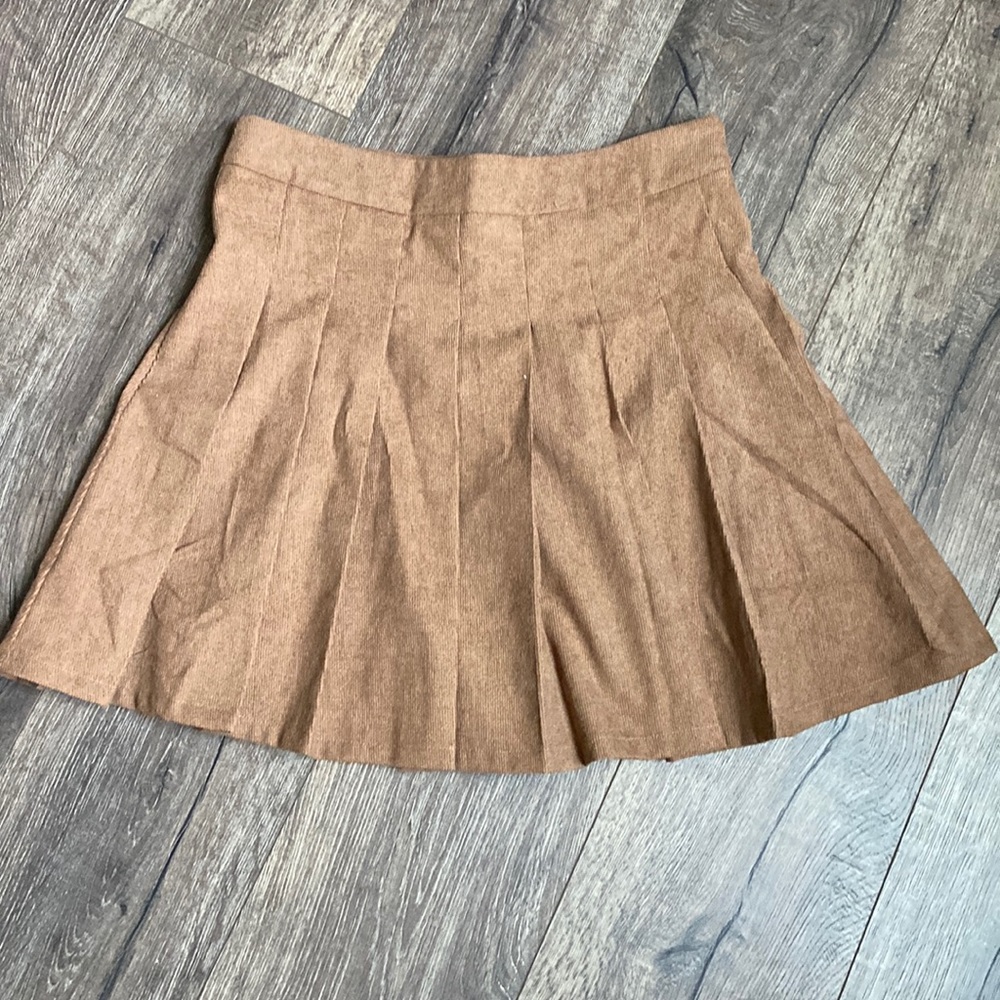 Brown pleated skirt